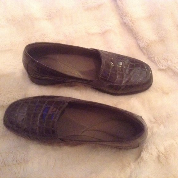 Clarks croc patent brown loafer 8.5 - Picture 2 of 3